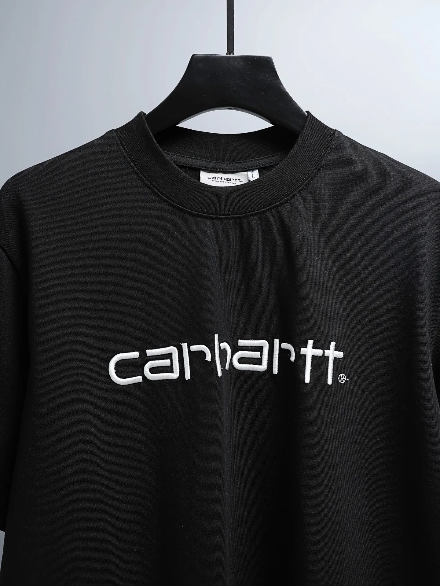 Carhartt 2꯭0꯭2꯭6 new spring and summer models ❤️ original ⌚️ high version Carhartt fabric is made of high-density pure cotton, does not deform and does not shrink. Process introduction: double thread movement. The chest logo uses high-quality embroidery🪡 technology. Color: Black SIZE: M-XXL